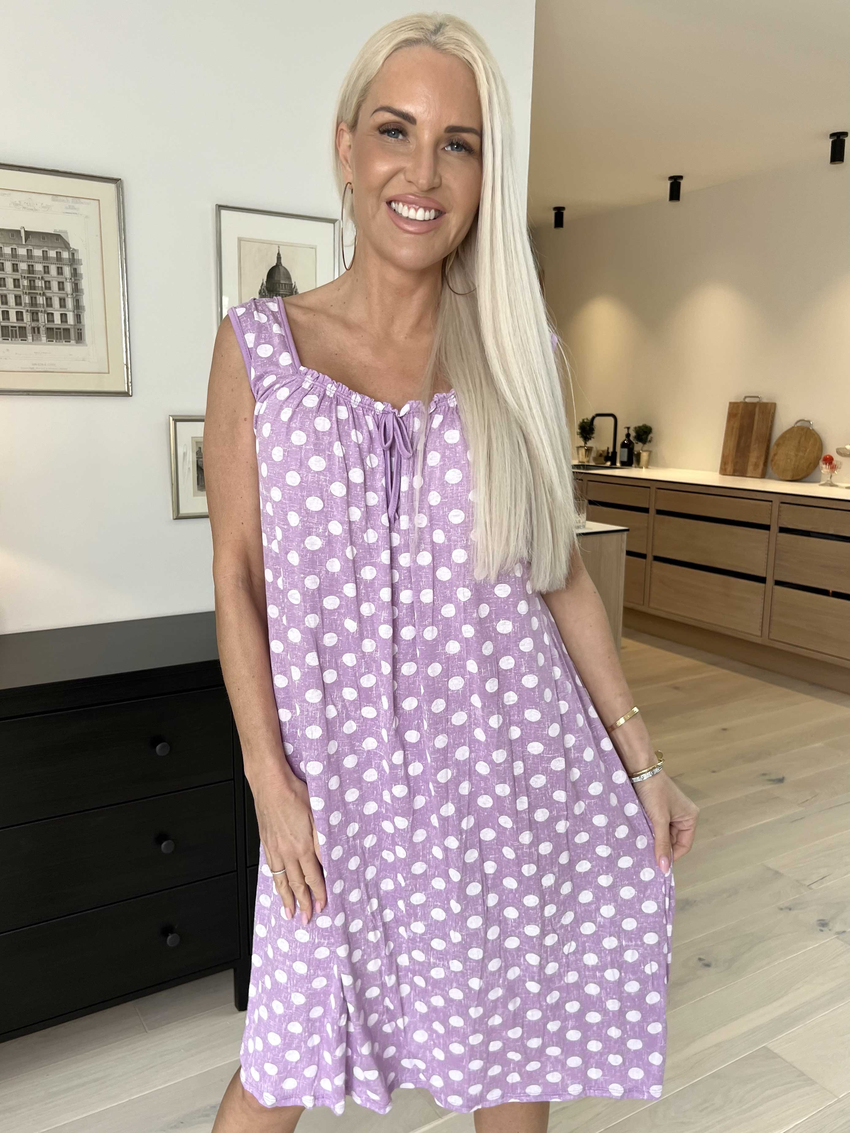 Medina - Prikket kjole med bindebånd